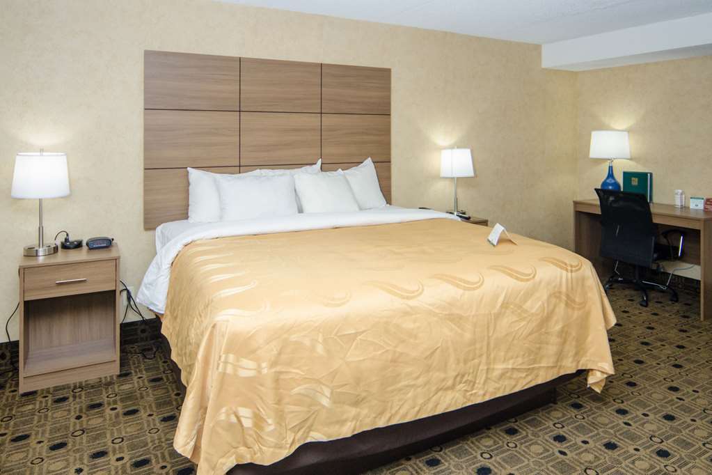 Hotel Quality & Near I-69 3*